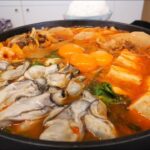 【大食い】牡蠣キムチ鍋！卵ものせて純豆腐風！野菜と海鮮10品目で超豪華！シメもあるよ！【木下ゆうか】