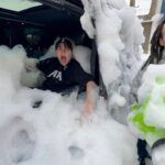 友達の車を泡マシーンで廃車にさせてみた【ドッキリ】