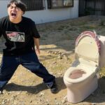 友達の家のトイレを外に設置してみた【ドッキリ】