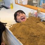友達の家の洗面台を砂風呂にしてみた【ドッキリ】